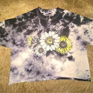 | Popular Girl Crop Top T-Shirt | Size MEDIUM |